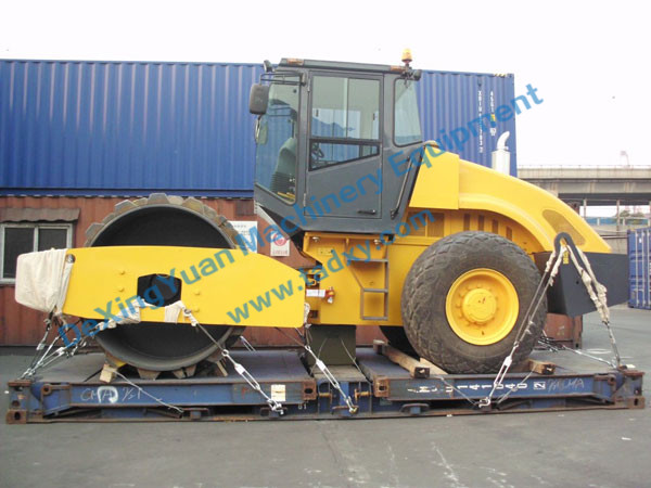 c鿴ԔϢ}Road roller xΔ1136